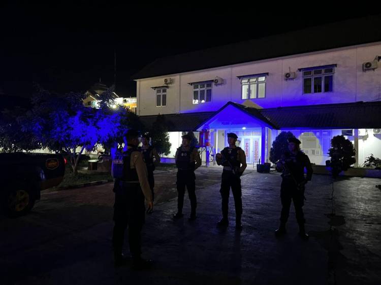 Patroli Lampu Biru, Tim URC Polres Lhokseumawe Sampaikan Pesan Kamtibmas Kepada Masyarakat