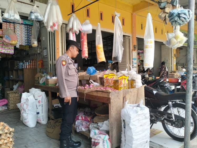 Antispasi Penimbunan Barang Sembako, Personel Polsek Samudera Rutin Turun ke Pasar Keude Geudong