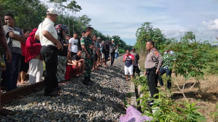 Polsek Serbalawan Evakuasi Korban Kecelakaan Tertabrak Kereta Api