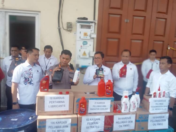 Polda Sumut Gerebek Pabrik Oli Palsu