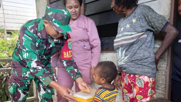 Babinsa Koramil 05/Jila Bantu Petugas Lakukan Pendataan Anak Stunting