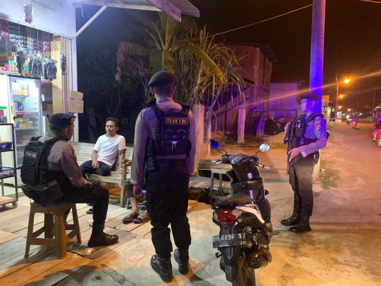 Patroli Blue Light, Tim URC Polres Lhokseumawe Temui Pedagang di Ujong Blang