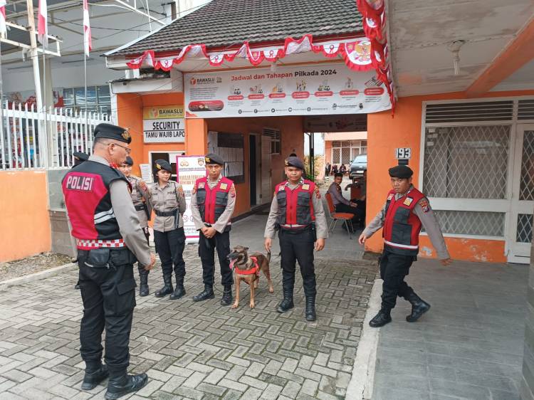 K9 Polda Sumut Sterilkan Gedung KPU dan Bawaslu