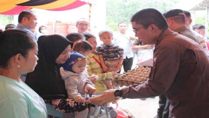 Peduli Stunting, Jaksa Mozago Banua Kejari Gunungsitoli dan PTPN IV Turun Langsung Temui Anak dan Orang Tua Penderita Stunting
