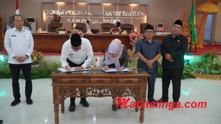 Pj. Bupati Langkat Faisal Hasrimy hadiri Paripurna Pengesahan Perda Perubahan APBD T.A 2024
