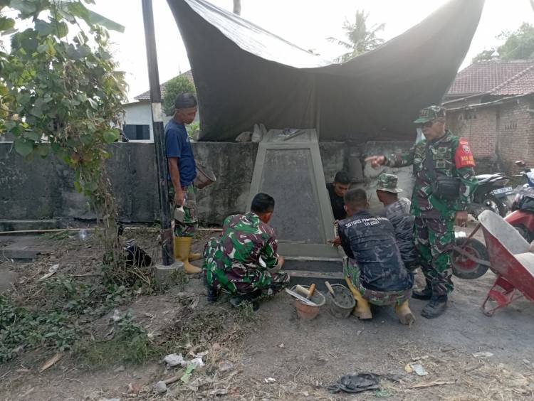 Pembangunan Tugu Prasasti TMMD Ke-121 Kodim 1615/Lombok Timur di Desa Loyok
