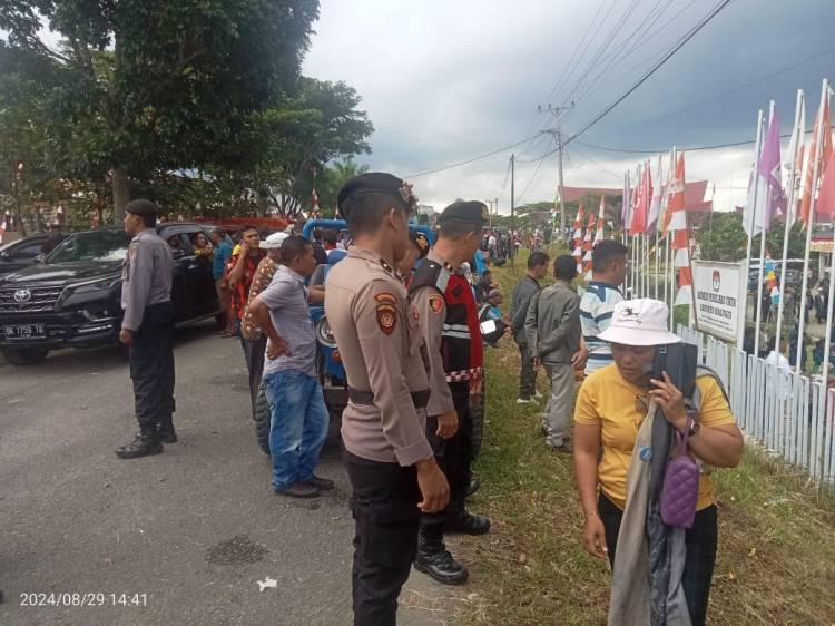 Sat Samapta Polres Simalungun Amankan Proses Pendaftaran Bupati dan Wakil Bupati Simalungun di Kantor KPU