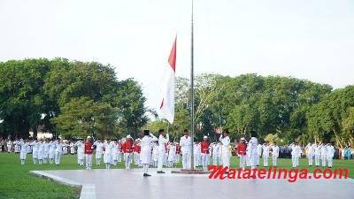 Upacara Penurunan Bendera Merah Putih (Aubade) di  Langkat Khidmat