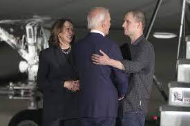 Di Balik Kesepakatan: Mata - Mata, Pembunuh, Pesan Rahasia, dan Diplomasi Tak Terlihat