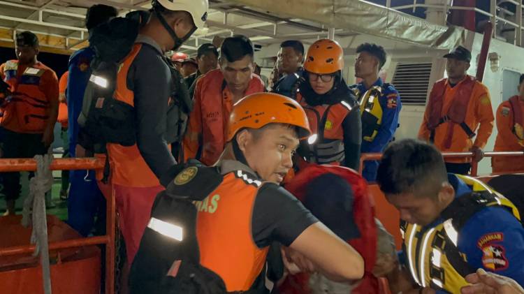 Kapal Tenggelam, Dua Belas Nelayan Selamat