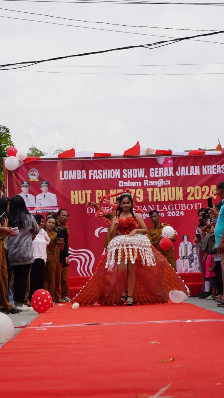 Fashion Show Meriahkan 17 Agustus Model Pertontonkan Kostum dari Olahan Sampah