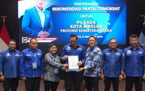 Pentas Terima SK Dukungan Demokrat