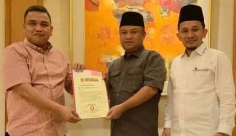 Pasangan Bacakada Labuhanbatu Hendri Syahputra Daulay dan hj Ellya Rosa Siregar Terima Rekomendasi Dari DPP Partai Gerindra