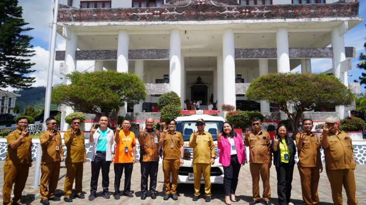 BNI Sumbang Ambulans , Bupati Toba Pesankan RSUD Porsea Tingkatkan Pelayanan