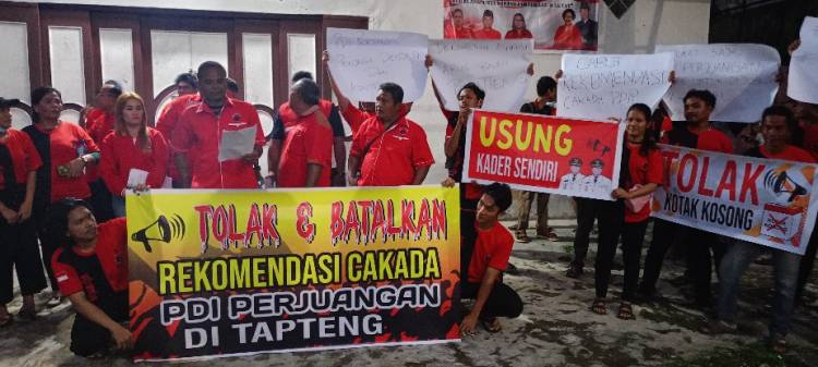 Kader Segel Kantor DPC PDI-Perjuangan, Batalkan SK Kedan