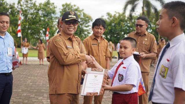 Hugo Yonathan dan Anggiat Marpaung Pelajar Bonapasogit Berprestasi