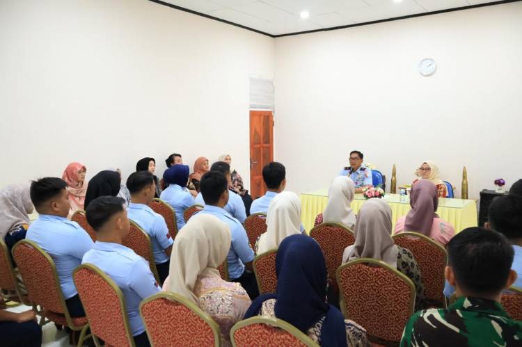 Wujudkan Keluarga yang Harmonis, Danlanud Sultan Hasanuddin Berikan Nasihat dan Bimbingan Perkawinan Bagi Personel Sebelum Menikah