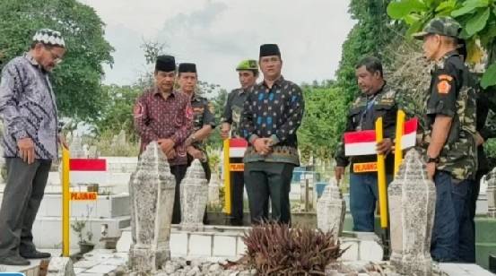 Plank Tanda Pejuang Yang Sempat Hilang Di Pekuburan Muslim Paindoan Rantauprapat Kembali Ditancapkan