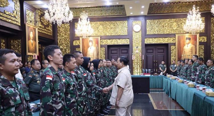 Menhan Prabowo Beri Pembekalan 40 Nakes TNI Yang Akan Berangkat Misi Kemanusiaan Gaza