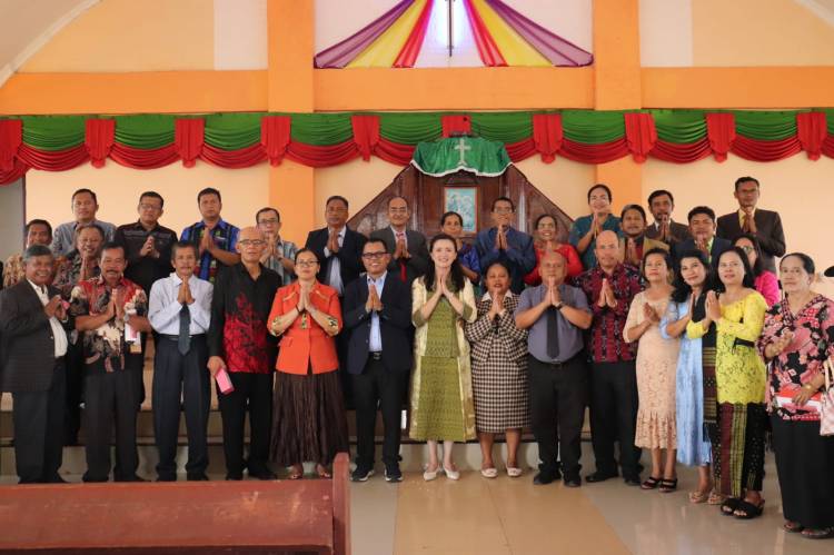 Bupati Toba Sosialisasikan Pesparawi dan PON kepada Jemaat Gereja