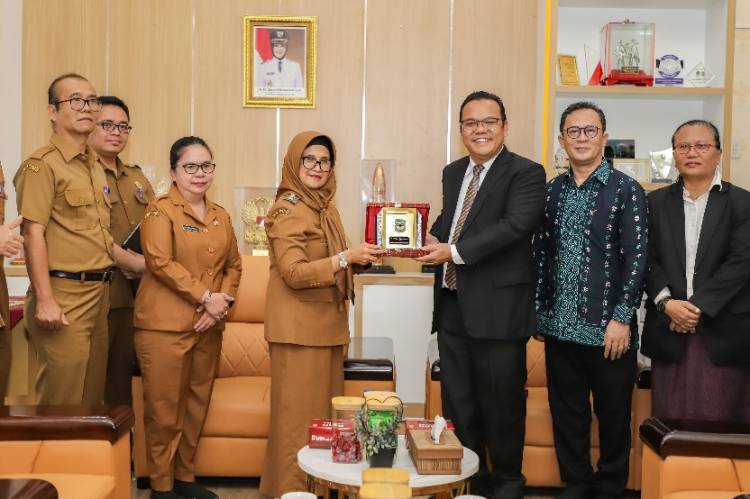 Wali Kota Susanti Teken Kesepakatan Bersama STT HKBP Nomensen dan Universitas Quality Berastagi