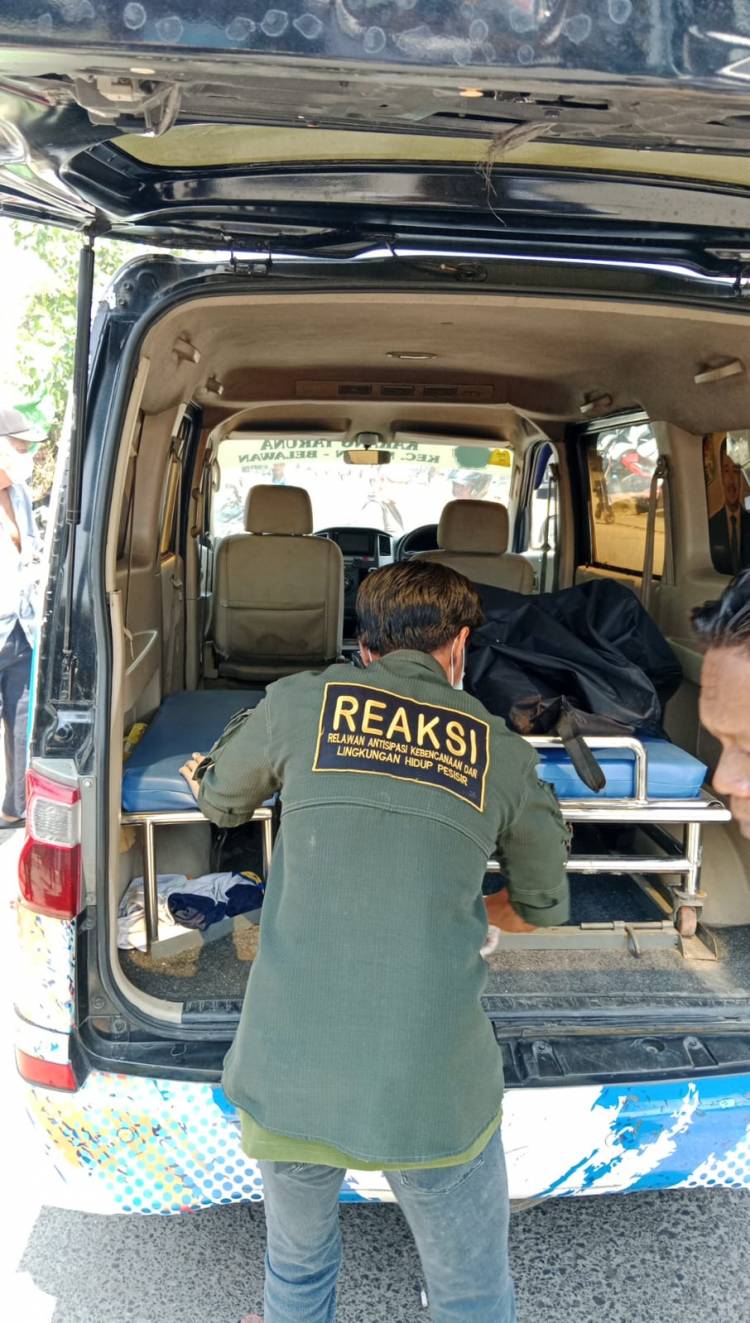Komunitas AAB.dan Tim Reaksi Bantu Evakuasi Jenazah