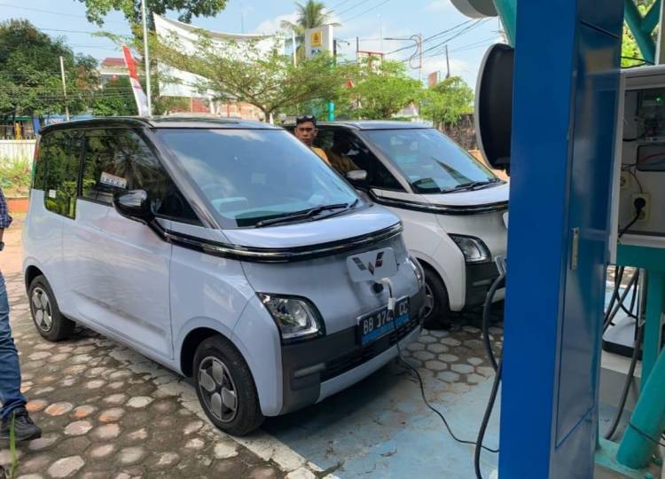 Pengguna Kendaraan Listrik Rasakan Kemudahan Isi Daya di SPKLU Siantar