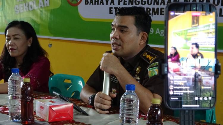 Jelang HUT Ke-79 Kemerdekaan RI, Jaksa Kejati Sumut Motivasi Siswa SMA N 1 Kutalimbaru Cinta Tanah Air, Jauhi Narkoba dan Bijak Bermedia Sosial