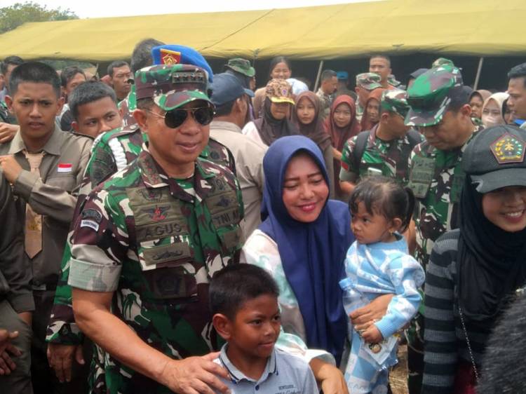 Panglima TNI Tinjau Penerjunan di Baturaja