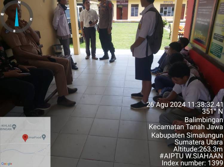 Kapolsek Tanah Jawa Beri Pembinaan Pada Siswa yang Bolos Sekolah