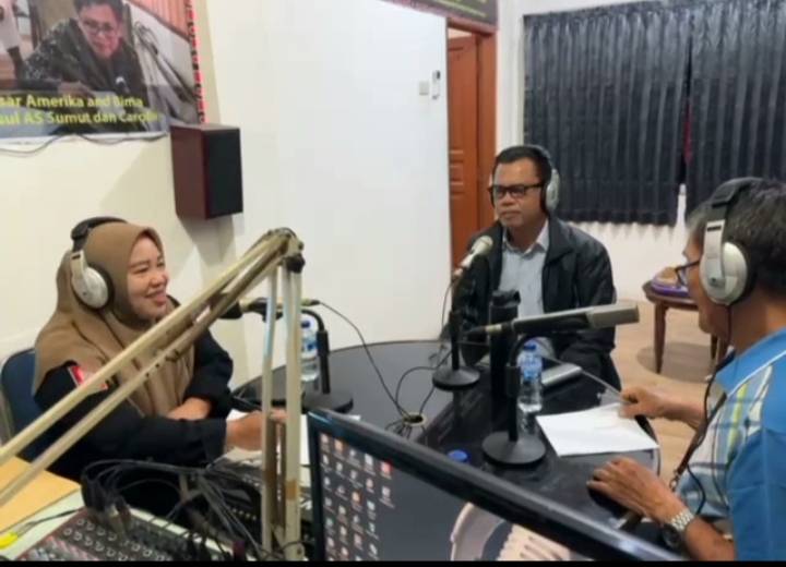 Talkshow di Radio, Bupati Toba Jelaskan Capaian Kerja