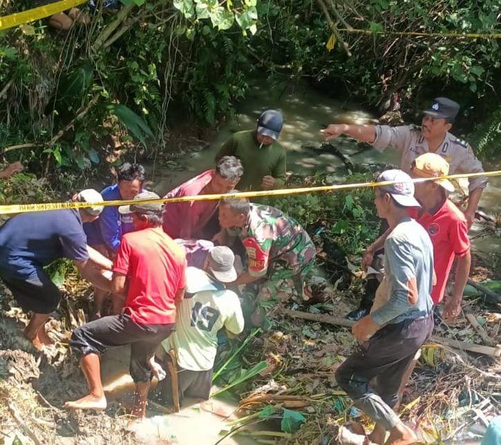 Polsek Bangun Evakuasi Mayat Wanita di Tali Air Irigasi Simalungun, Diduga Meninggal Akibat Epilepsi