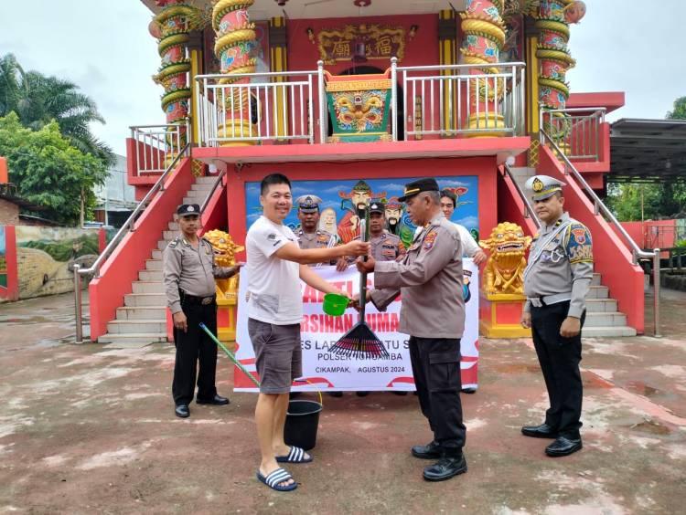 Commander Wish Kapolda Sumut , Polres Labusel dan Jajaran Bersihkan Rumah Ibadah Lintas Agama