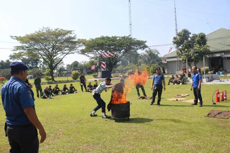 Personel Kosek I Mengikuti Sosialisasi Bahaya Kebakaran Yang Ditimbulkan Dari Kebocoran Tabung Gas