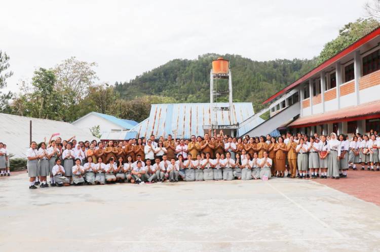 Bupati Toba Memotivasi Pelajar SMK Negeri 2 Balige ,Ini Pesannya