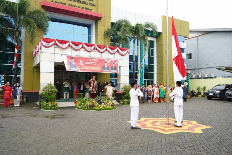 Pakaian Adat Daerah Warnai Upacara Peringatan Upacara HUT ke 79 Kemerdekaan RI di Kanwil Kemenag Sumut