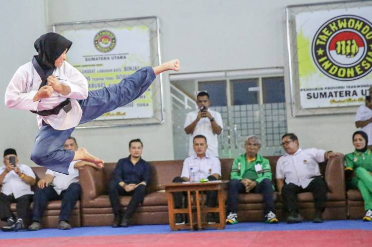 Pengprov TI Sumut Lepas Atlet Menuju PON, Ijeck dan Orang Tua Berikan Motivasi