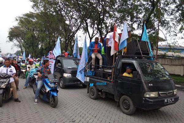Ribuan Buruh F.SPTI K.SPSI Mengelar Aksi demo di KIM