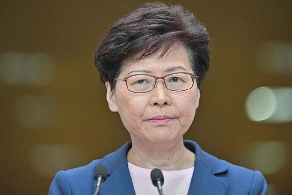Pemimpin Hongkong Menbantah Pengunduran Dirinya