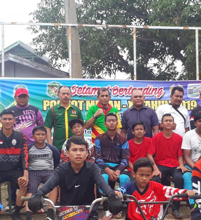 Medan Timur dan Amplas Berbagi Emas di Panjat Tebing