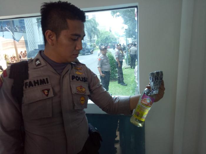 Amankan Puluhan Pelajar di Seputaran DPRD Sumut, Polisi Sita Sejumlah Molotov