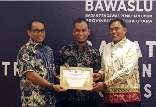 Sentra Gakkumdu Paluta Raih Penghargaan Penanganan Pelanggaran Terbaik Pemilu 2019