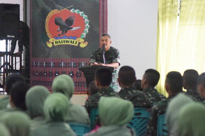 Prajurit dan Persit Yonif 123/Rajawali menerima Penyuluhan dari Bintal Kodam I/BB