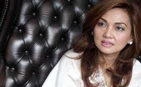 Artis Nia Daniaty Alami Kecelakaan