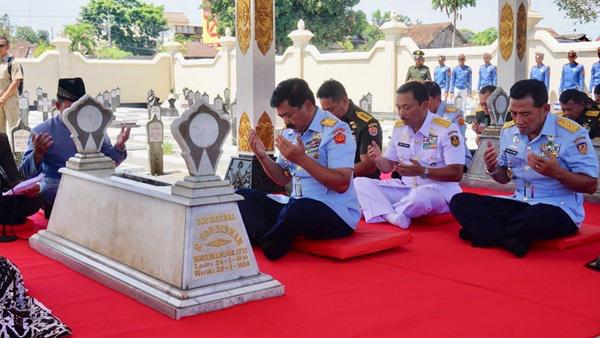 Panglima TNI Ziarah ke Makam Panglima Besar Jenderal Soedirman
