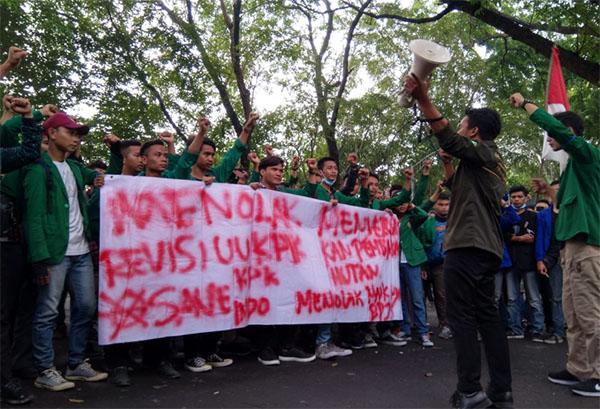 APMSU Gelar Aksi Menolak Upaya Pelemahan KPK
