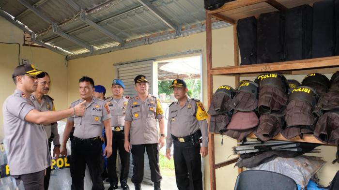 Kapolres Tanjung Balai Cek Kelengkapan Dalmas