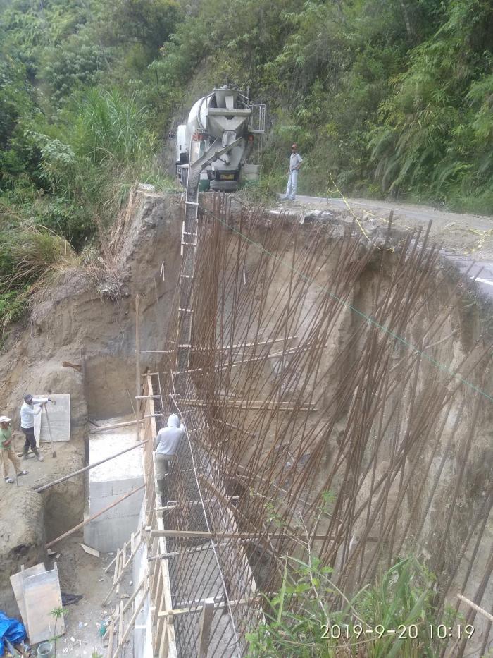 Jalan Rusak Habinsaran Mulai Diperbaiki