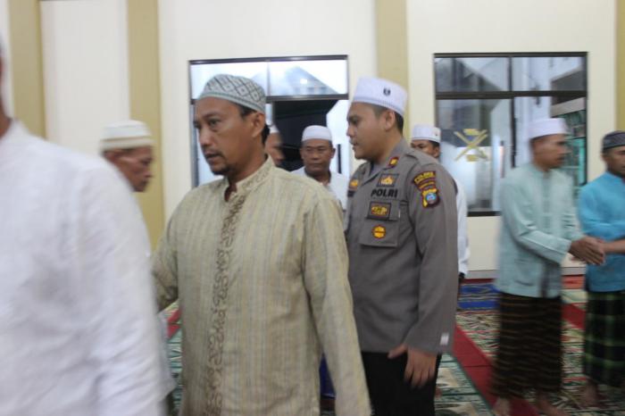 Kapolsek Sosa Sholat Subuh Berjemaah di Majid Nurul Iman
