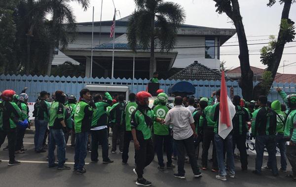 Demo di Konjen Malaysia, Driver Ojol di Medan Tuntut Bos Taksi Malaysia Dihukum